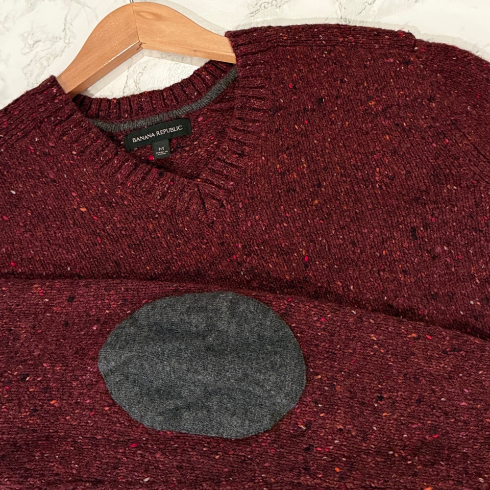 Banana Republic Men’s Lambswool V-Neck Sweater with Elbow Patches – Maroon – M